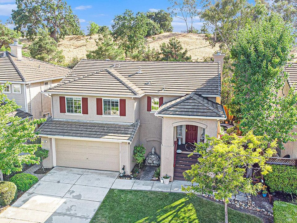 1st image of 321 Oakwood Cir