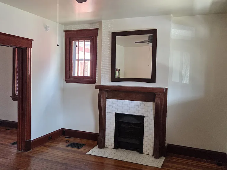 229 E 5th St — Photo 2