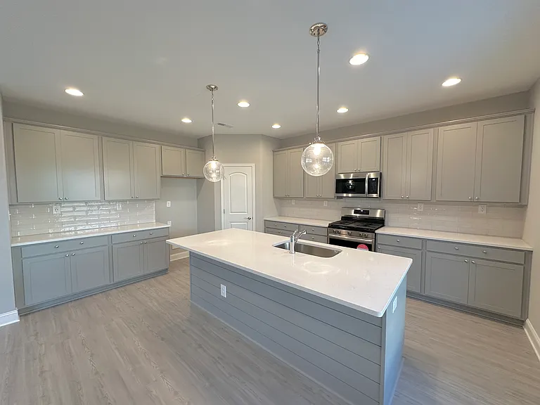 9538 Snowy Cliff Ln — Photo 3