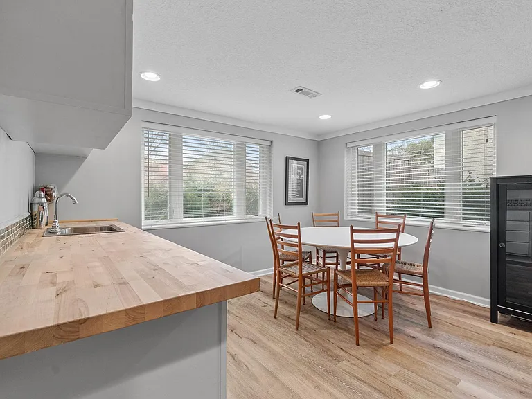 5036 Richmond Dr — Photo 32