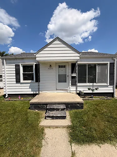 4655 Niagara St Photo 1