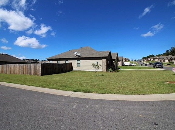 5th image of 208 Cambridge Dr