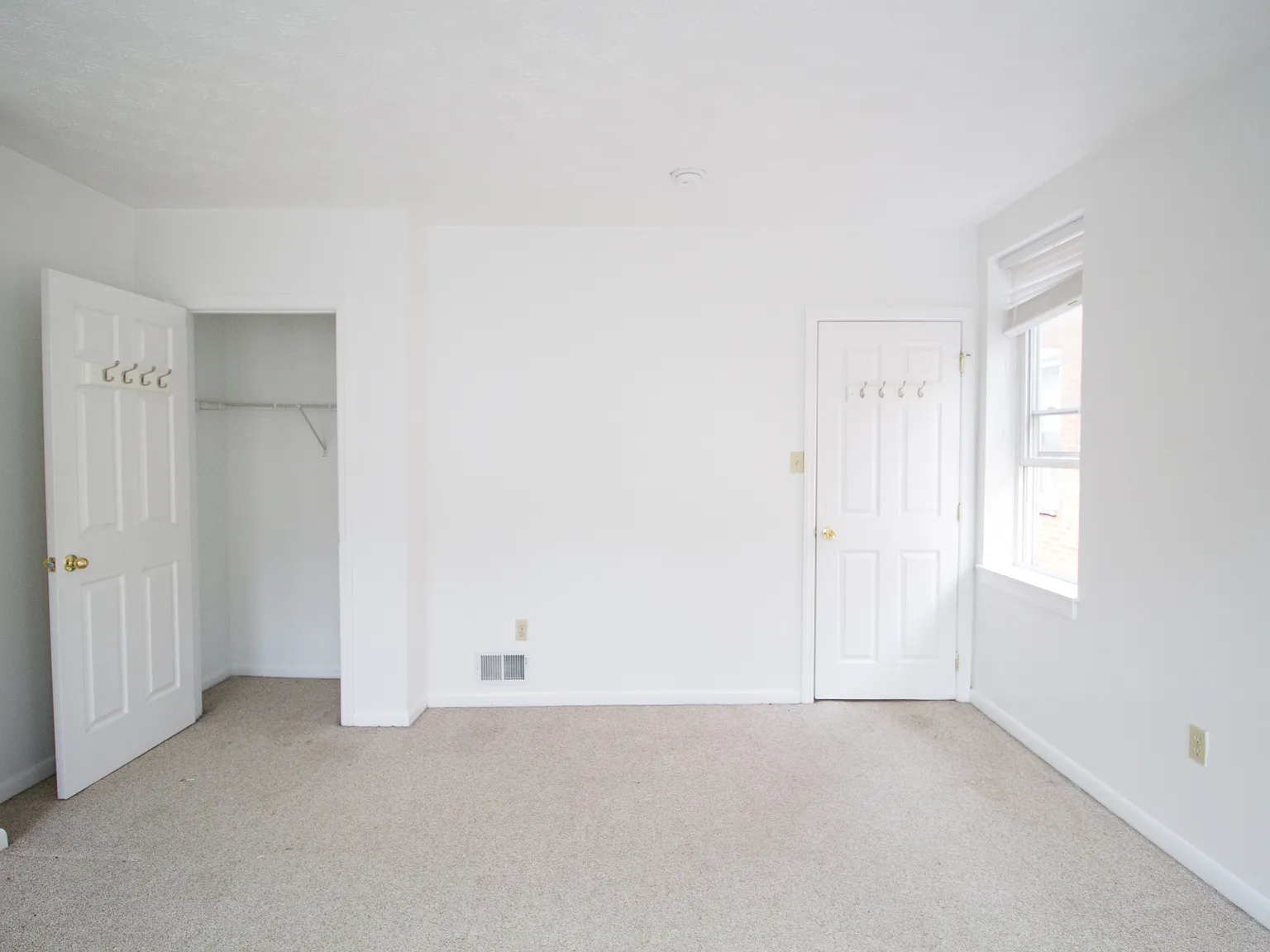 4 bed, 1056 sqft, $3,800 — Photo 4