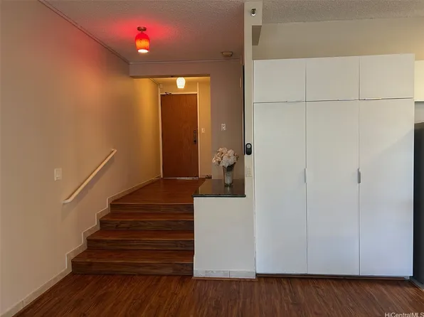 1088 Bishop St APT 1124, Honolulu, HI 96813