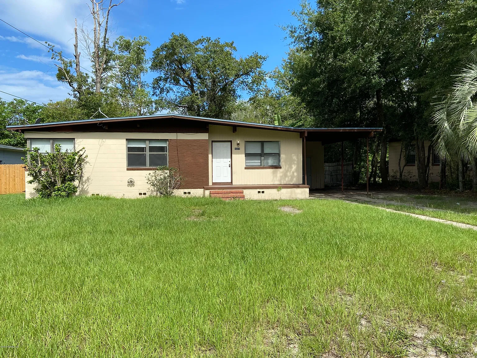 3 bed, 1.0 bath, 1060 sqft, $1,250 — Photo 1