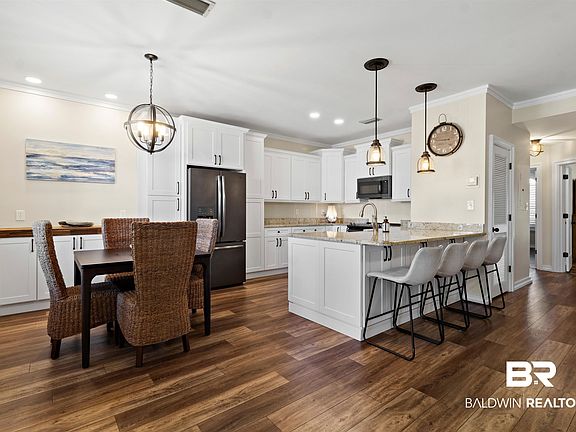 4th image of 3543 Bayou Rd APT 5