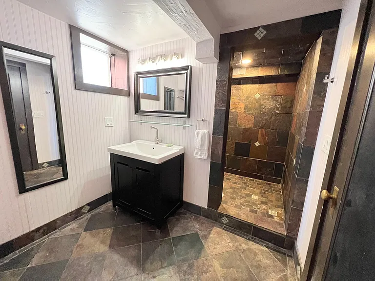 2520 Jefferson Ave — Photo 33