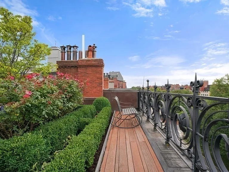 132 Commonwealth Ave #Penthouse 9 — Photo 22