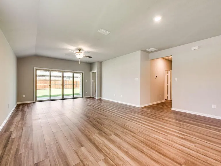 605 Cedar Springs Dr — Photo 7