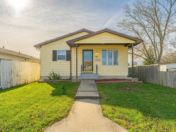 1311 Delavan St, Lincoln, IL 62656