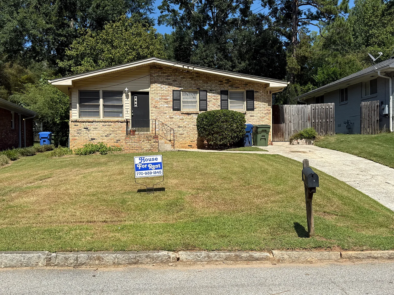 3 bed, 1100 sqft, $2,600 — Photo 3