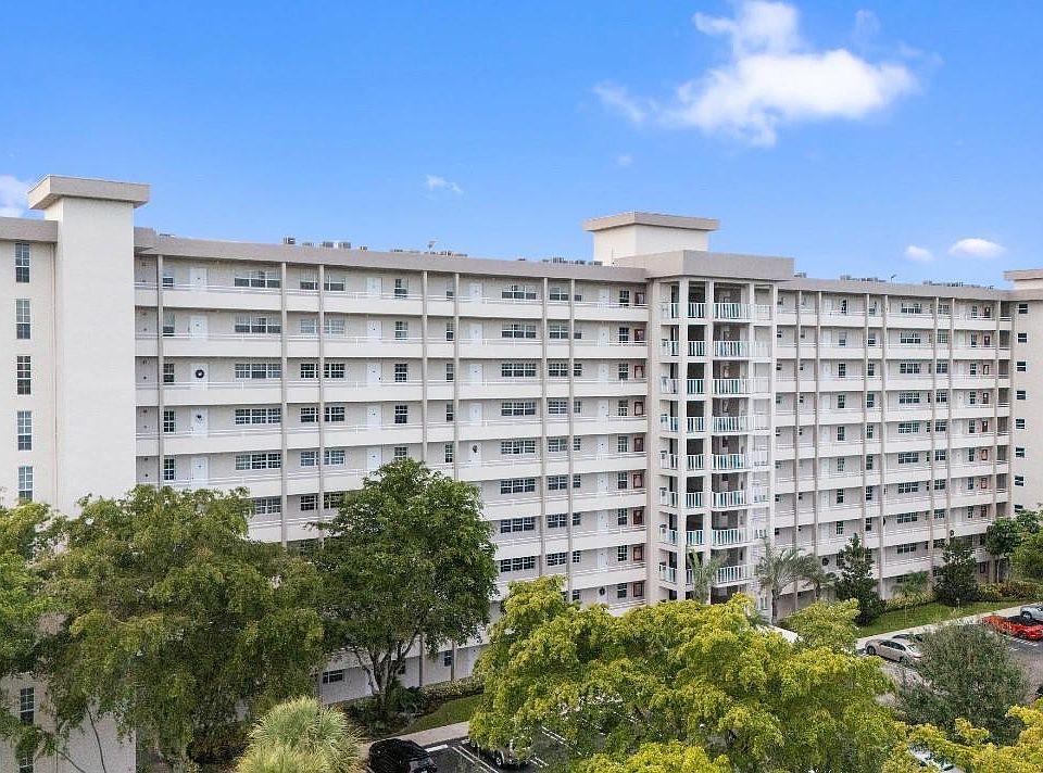 1st image of 575 Oaks Lane #702