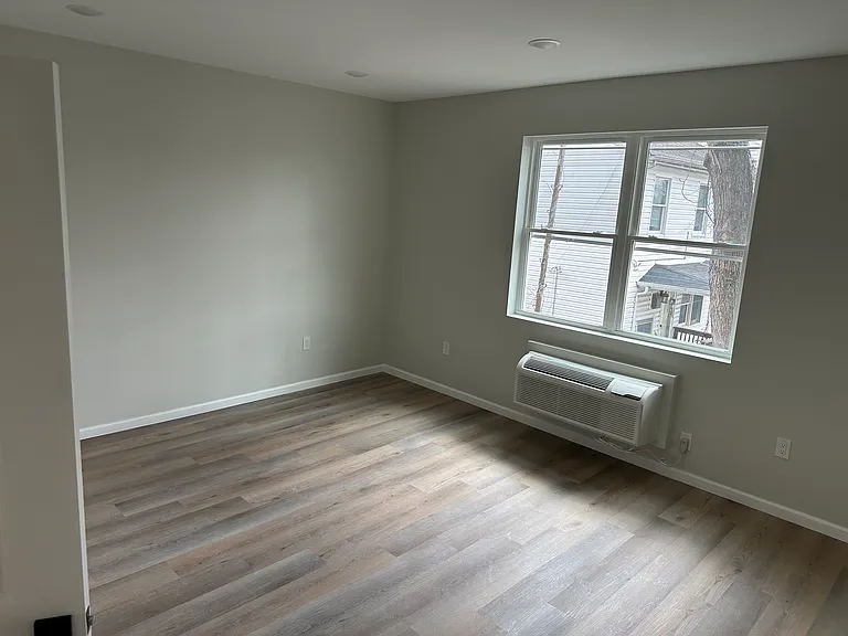 167 Temple St #1 — Photo 8
