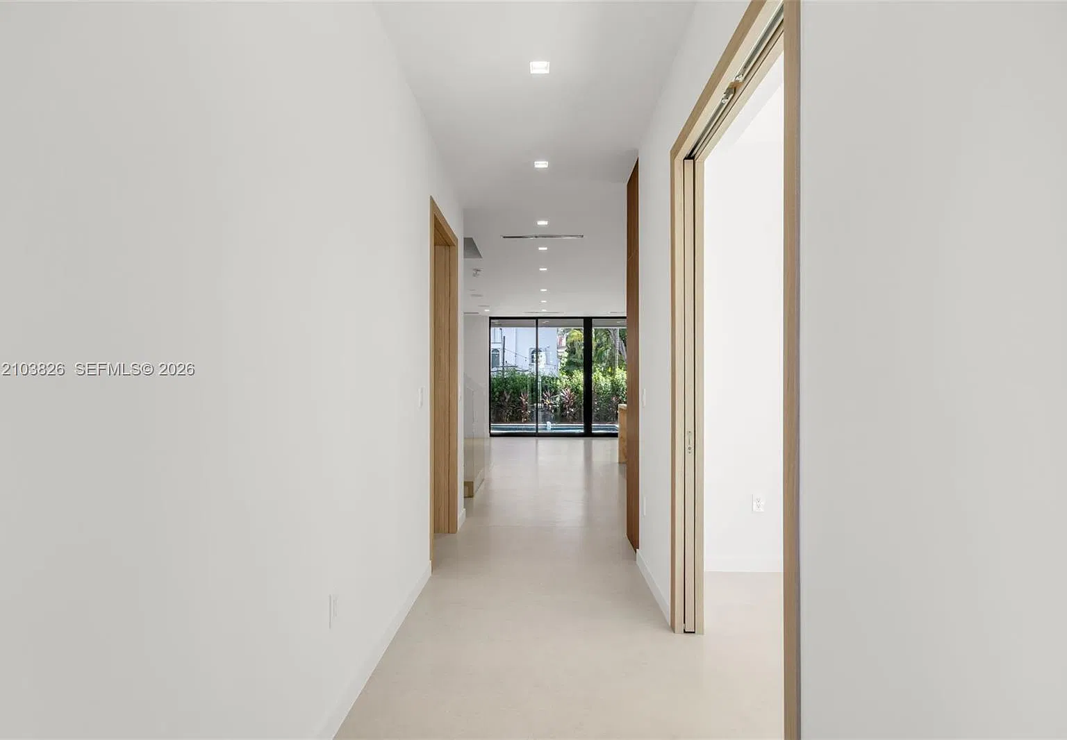 4 bed, 5.0 bath, 3400 sqft, $25,000 — Photo 3