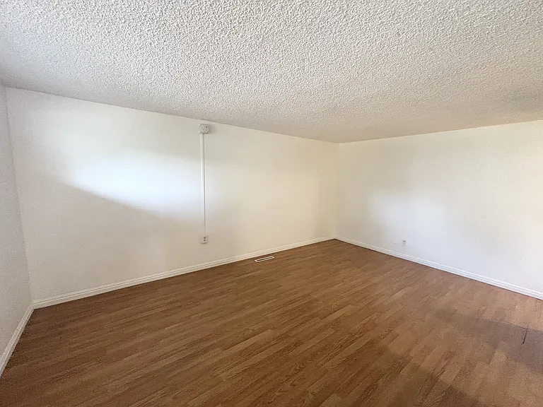615 E 700 S — Photo 17