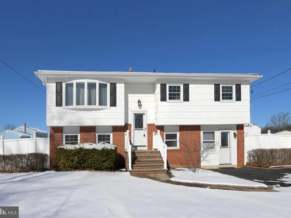 35 Carl Sandburg Dr, Hamilton, NJ 08690