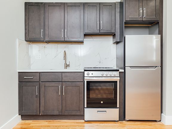 2nd image of 1331 Findlay Ave #3E