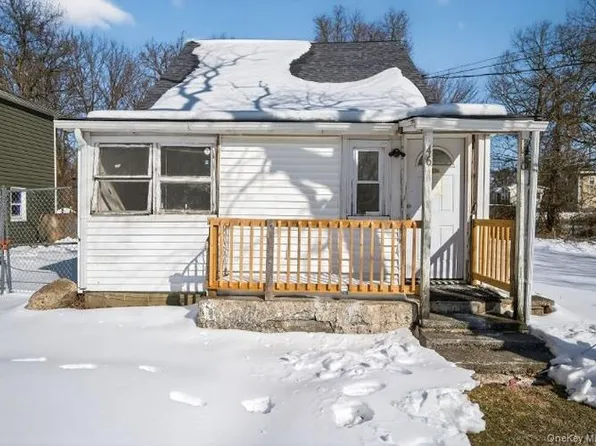 46 Lake Dr, Wyandanch, NY 11798