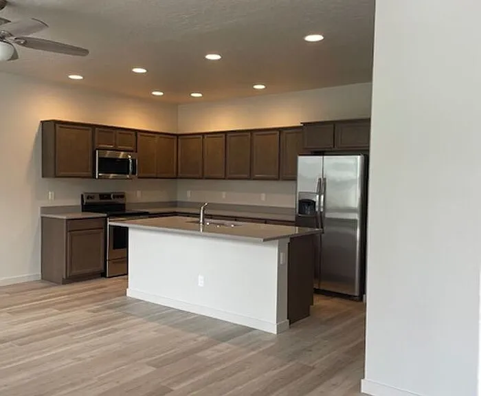 1322 S Goldking Way — Photo 7