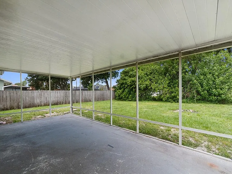 205 SW Voltair Ter — Photo 21