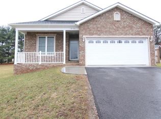 1806 W Ruritan Rd, Roanoke, VA 24012