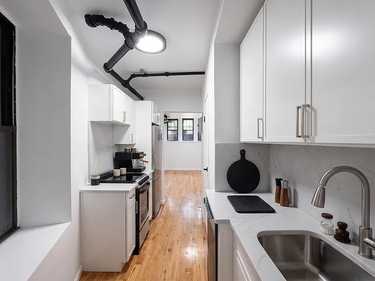 19 Stuyvesant St #BB — Photo 3