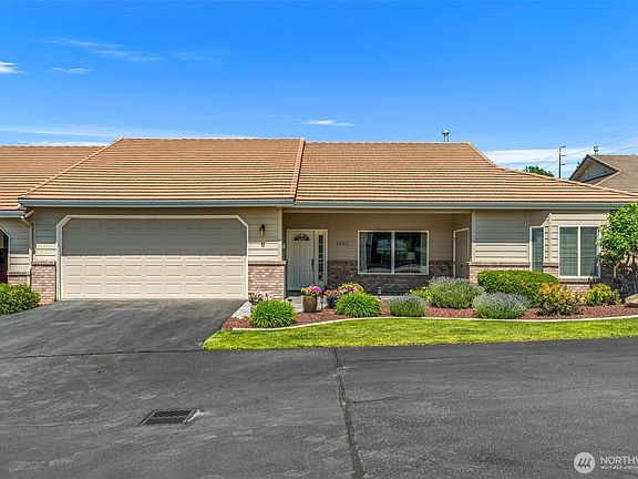 2nd image of 1380 Eastmont Avenue #1402