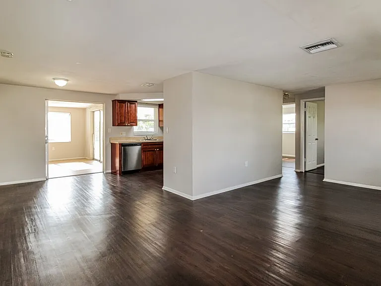 1012 Normandy Blvd — Photo 4