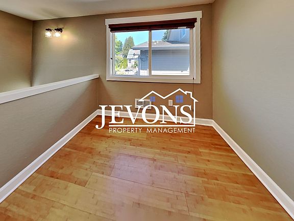 5th image of 529 NE 100th St
