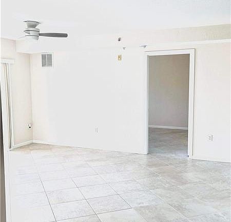 5th image of 151 SW Palm Dr APT 203