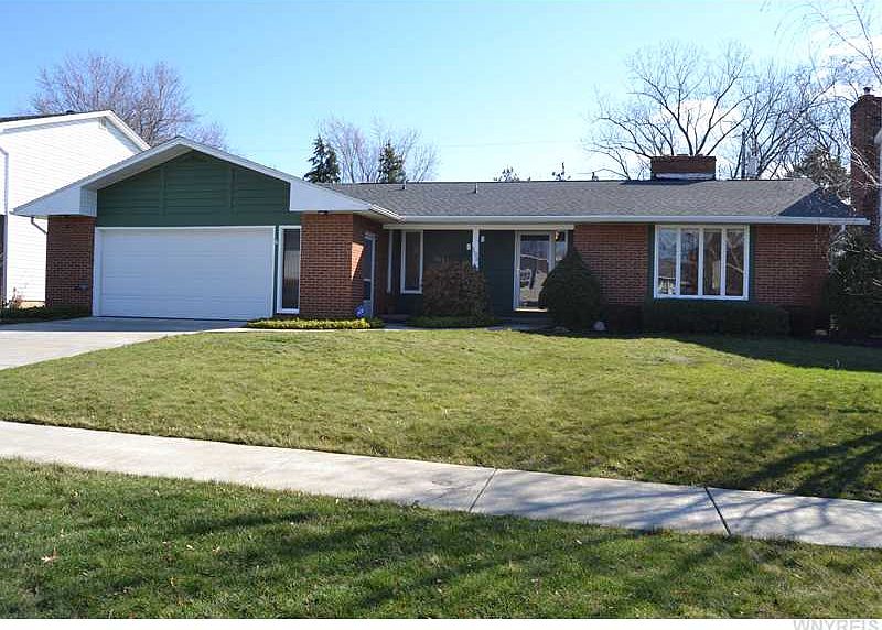 1st image of 105 Pinewood Dr