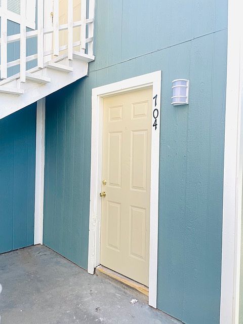 1st image of 704 1/2 E B St #4