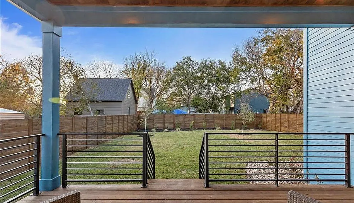 Lott Ave, Austin — Photo 3
