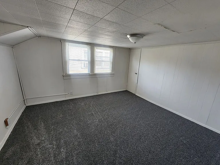 1122 Larchmont Ave — Photo 10