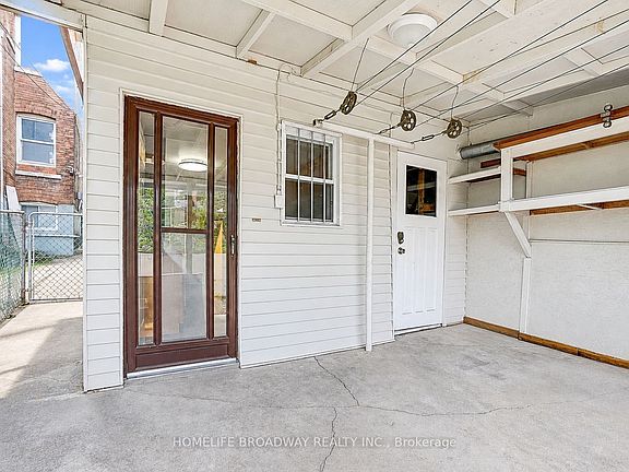 5th image of 1069 Davenport Rd