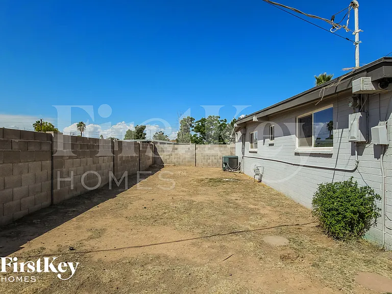 8830 N 37th Ave — Photo 14