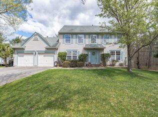 5 Hunters Green Ct, Howell, NJ 07731