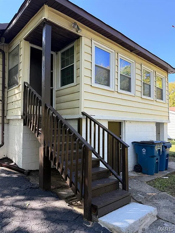 2 bed, 1.0 bath, 828 sqft, $1,050 — Photo 2