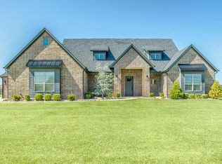 10028 Lacewood Dr, Edmond, OK 73025