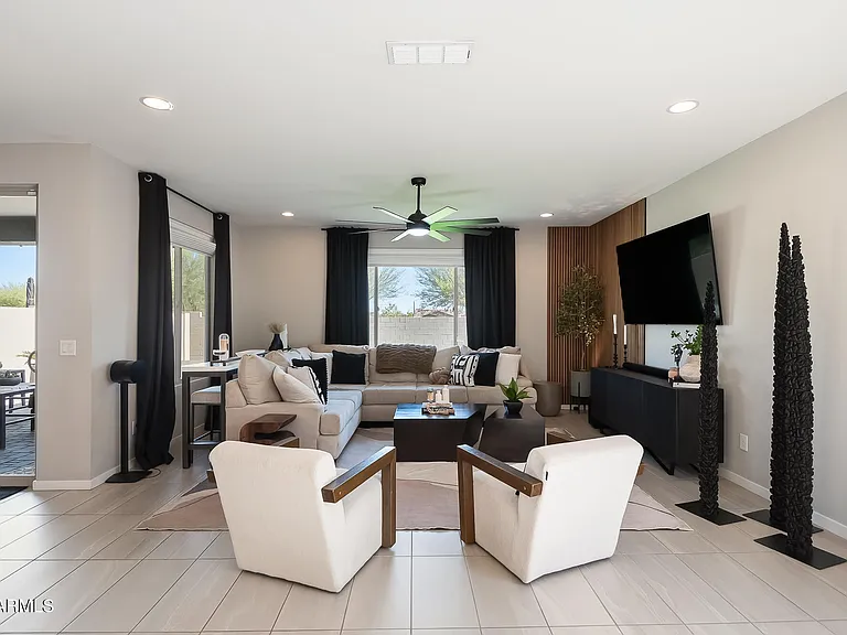 9022 W San Miguel Ave — Photo 8