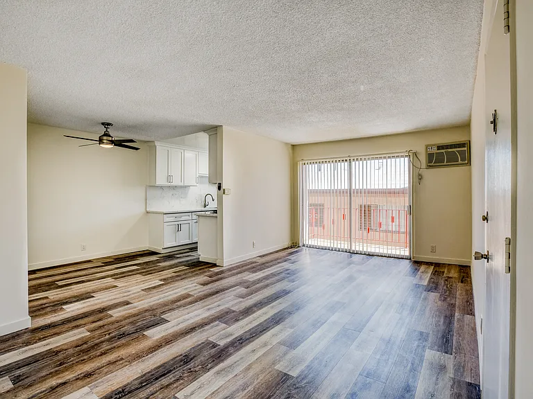 7554 Norton Ave — Photo 9