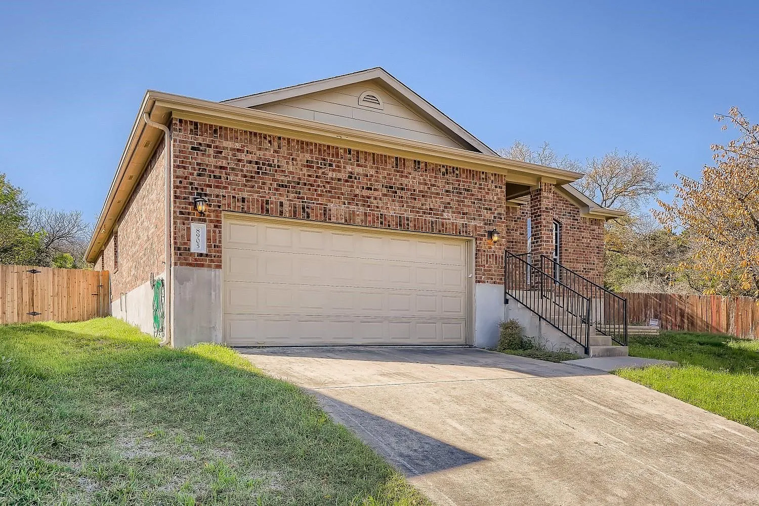 4 bed, 2.0 bath, 1762 sqft, $2,350 — Photo 2