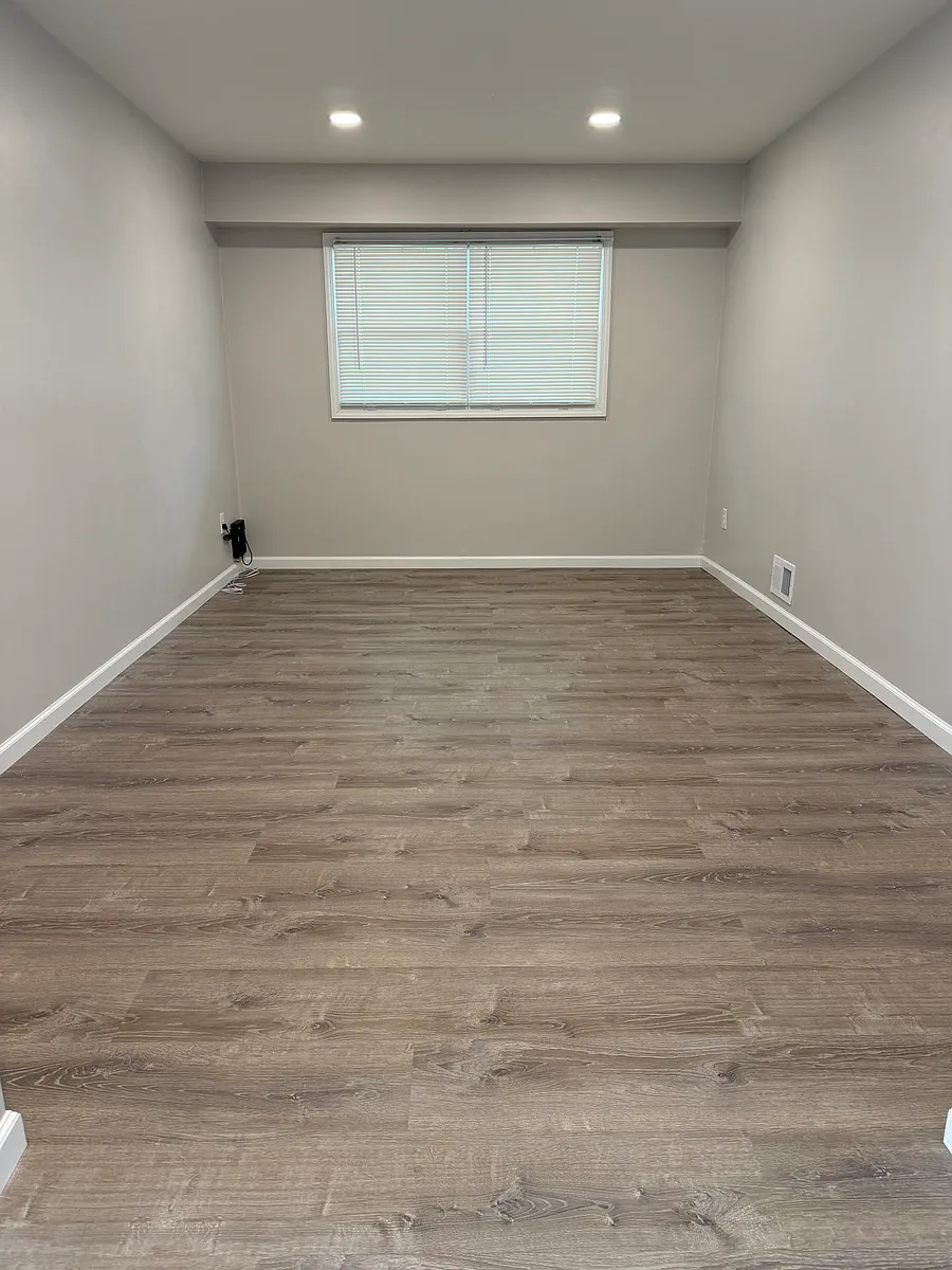 Living room - 138 Woodbine Ave #1