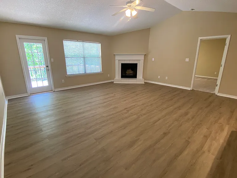 11815 Balsam Ct — Photo 2