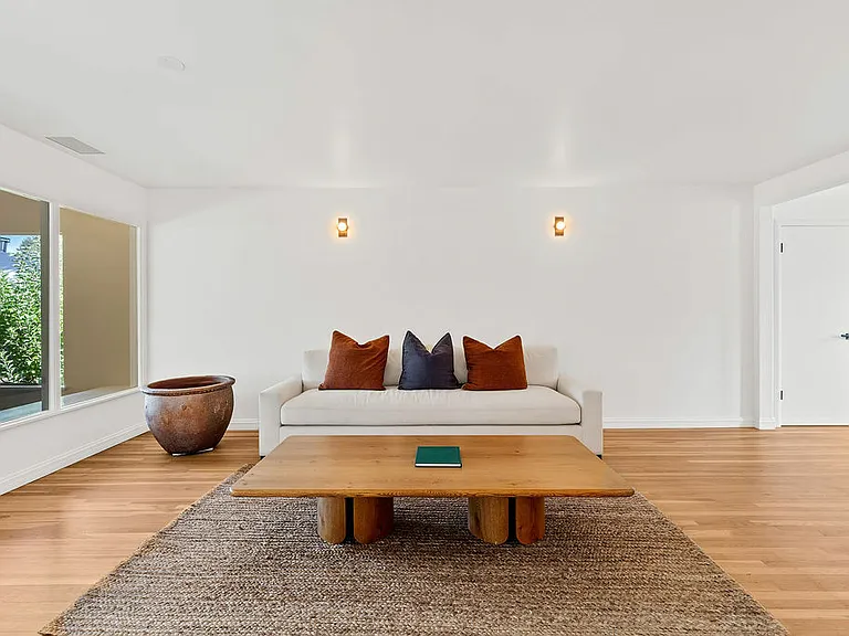 13805 Village Ave — Photo 7