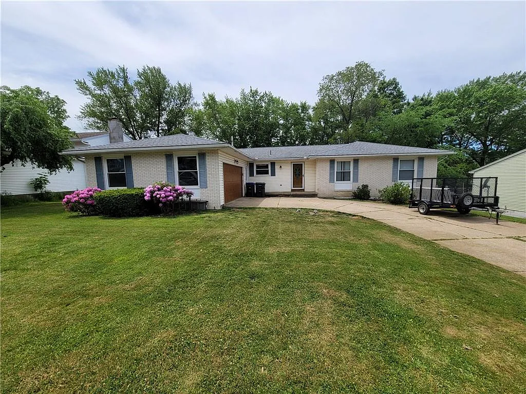 5374 Pinehurst Dr photo 1