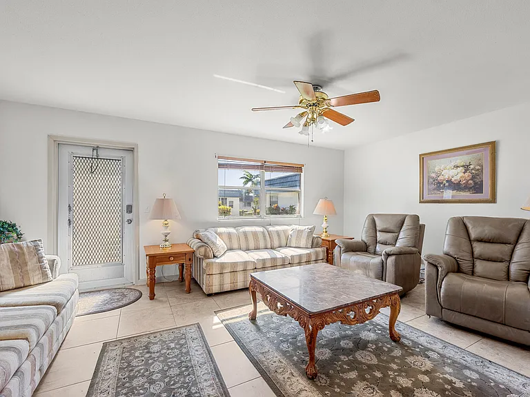 43 Waterford Cir #B — Photo 6