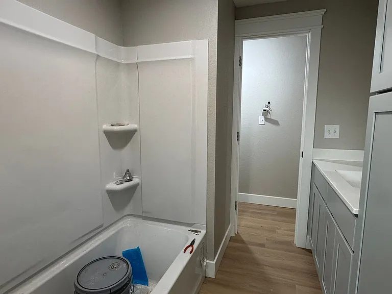 3033 Dickens Ave — Photo 9