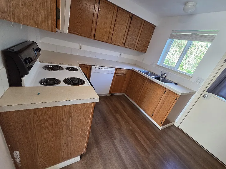 923 Charter Pl NE #923 — Photo 5