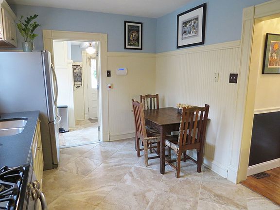 4th image of 20 Parkland Ave
